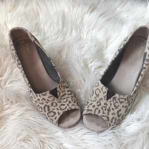 TOMS,open toe, wedge, 3 1/2” heel, Size 9